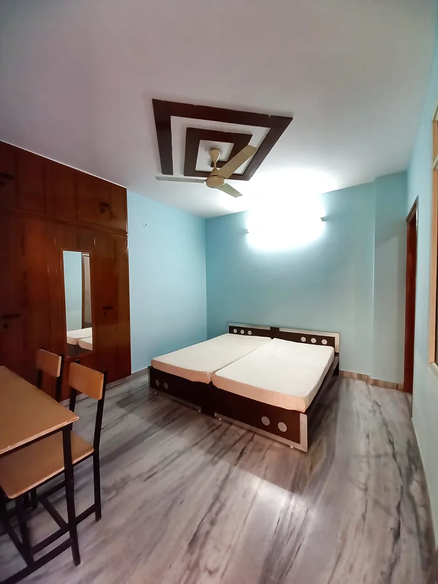 Twin-sharing room with double bed, wardrobe and study desk